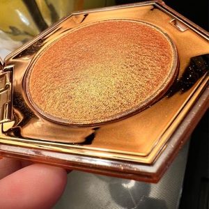 Fenty Diamond Bomb highlighter - Cognac